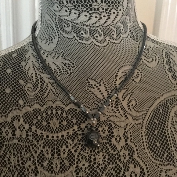 Turtle tribe pendant necklace - Picture 7 of 8